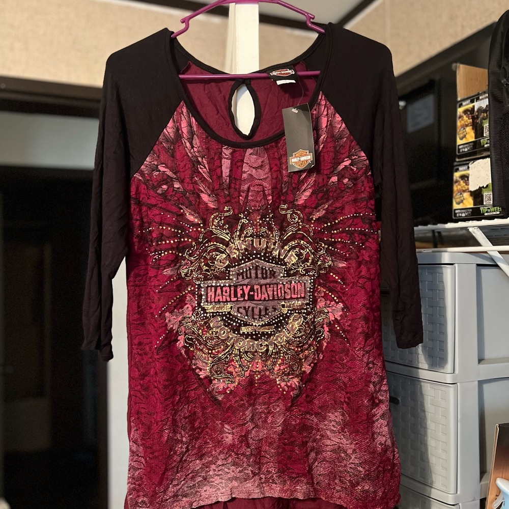 Women’s half sleeve Harley Davidson never worn smoke free home.